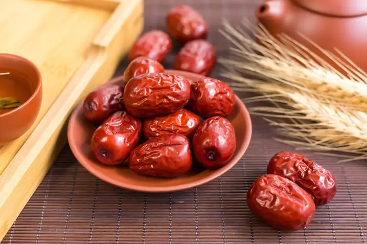Cách Nấu Táo Tàu Đỏ: Hướng Dẫn Chi Tiết Từ Cơ Bản Đến Nâng Cao Cho Món Ăn Bổ Dưỡng Cách Nấu Táo Tàu Đỏ: Hướng Dẫn Chi Tiết Từ Cơ Bản Đến Nâng Cao Cho Món Ăn Bổ Dưỡng