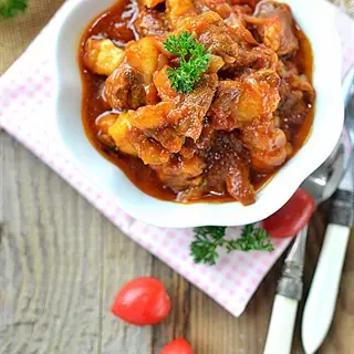 Cách Nấu Thịt Bò Hầm Cà Chua Ngon Mềm, Đậm Đà Chuẩn Nhà Hàng