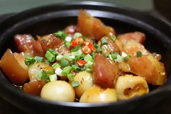 Cách Nấu Thịt Kho Tàu Miền Trung: Vị Đậm Đà, Thơm Nồng Nàn Khó Cưỡng Cách Nấu Thịt Kho Tàu Miền Trung: Vị Đậm Đà, Thơm Nồng Nàn Khó Cưỡng