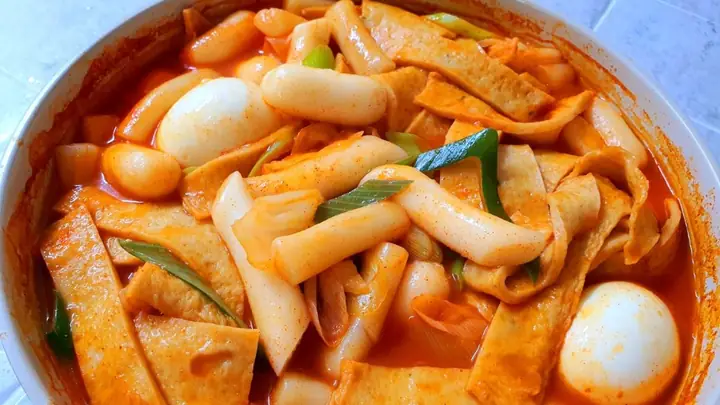 Cách Nấu Tokbokki Chả Cá Chuẩn Vị Hàn Quốc Tại Nhà Cách Nấu Tokbokki Chả Cá Chuẩn Vị Hàn Quốc Tại Nhà