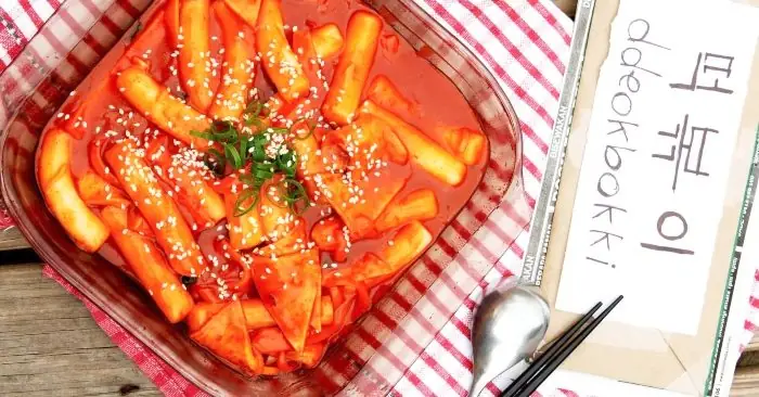 Cách Nấu Tokbokki Hộp Không Cần Lò Vi Sóng Thơm Ngon Chuẩn Vị Hàn