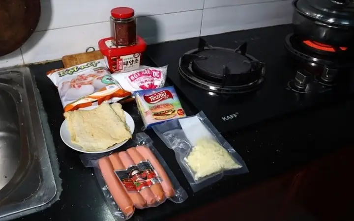 Cách Nấu Tokbokki Phô Mai Gói Thơm Ngon, Chuẩn Vị Hàn Quốc Tại Nhà