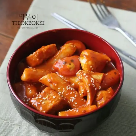 Cách Nấu Tokbokki Phô Mai Gói Thơm Ngon, Chuẩn Vị Hàn Quốc Tại Nhà