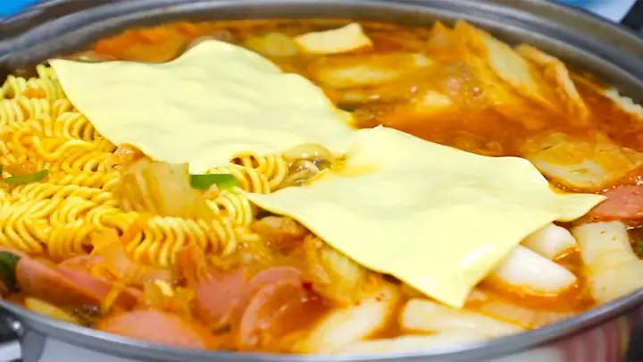 Cách Nấu Tokbokki Phô Mai Gói Thơm Ngon, Chuẩn Vị Hàn Quốc Tại Nhà