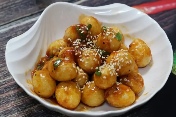 Cách Nấu Trứng Cút Sốt Me Chua Cay Chuẩn Vị Miền Tây