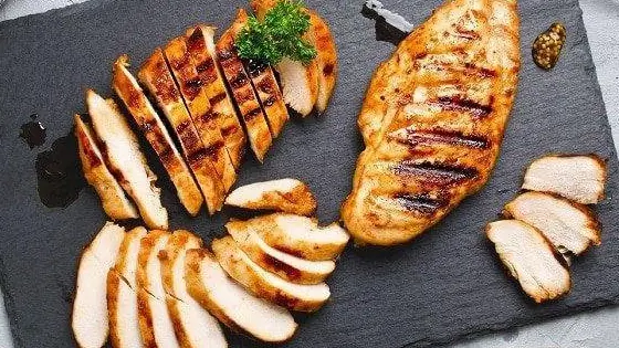 Cách Nấu Ức Gà Không Bị Khô: Bí Quyết Giữ Miếng Thịt Luôn Mềm Mọng, Đậm Đà