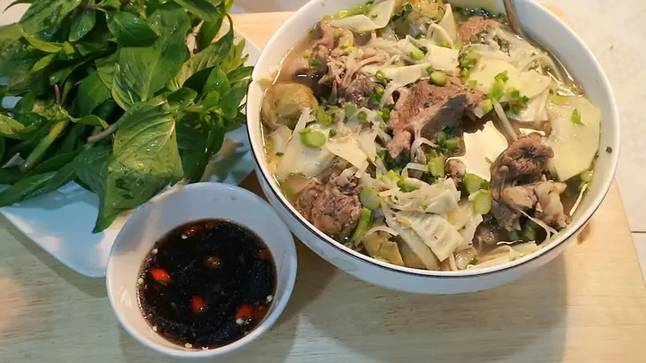 Cách Nấu Vịt Om Măng Chua Thơm Ngon, Đậm Đà Chuẩn Vị Miền Tây