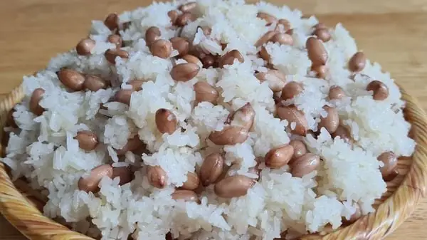 Cách Nấu Xôi Đậu Phộng Bằng Chõ