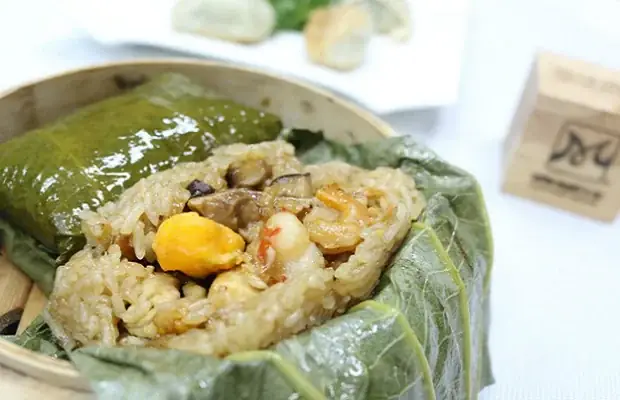 Cách Nấu Xôi Gà Hạt Sen Thơm Ngon, Chuẩn Vị Cho Bữa Sáng Sum Vầy