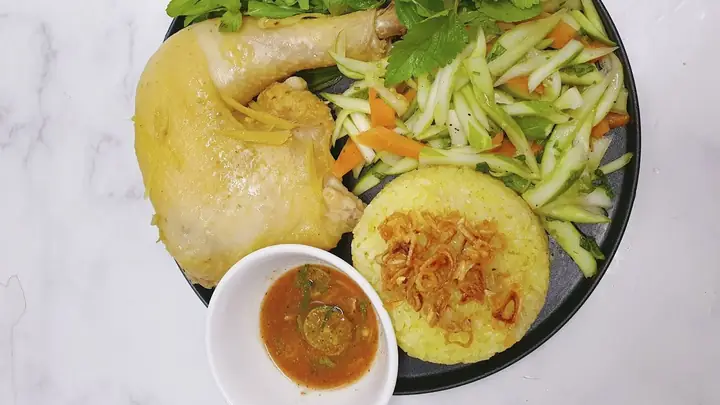 Cách Nấu Xôi Gà Nguyên Con Ngon Chuẩn Vị, Không Bị Nát