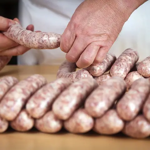 Cách Nấu Xúc Xích Ngon Và An Toàn Tại Nhà