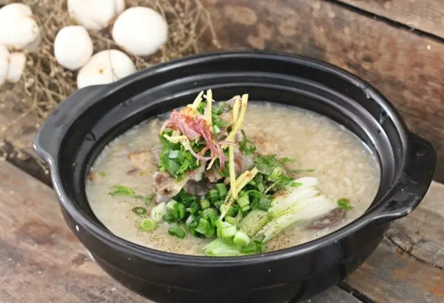 Các Bước Nấu Xương Bò Chuẩn Vị Cho Nước Dùng Đậm Đà, Không Hôi Các Bước Nấu Xương Bò Chuẩn Vị Cho Nước Dùng Đậm Đà, Không Hôi