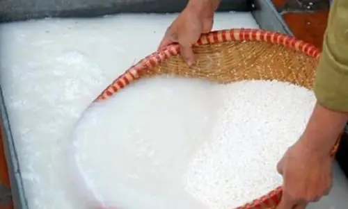 Cách Ngâm Gạo Làm Bánh Cuốn