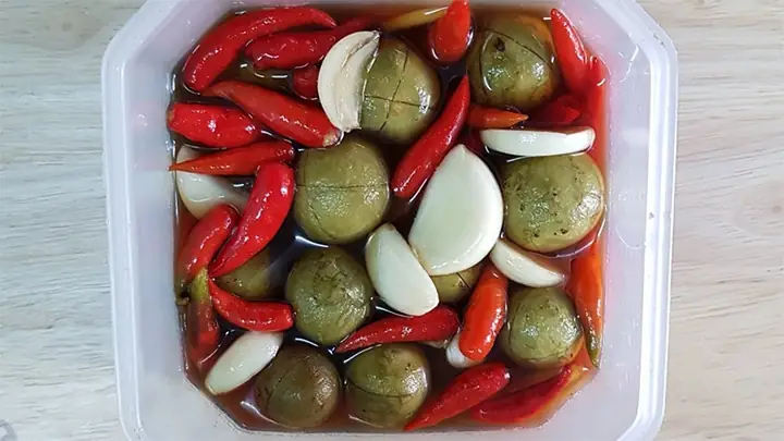 Cách Ngâm Sấu Mắm Ăn Cả Năm