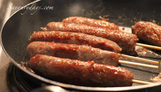 Các Bước Để Có Món Nem Chua Rán Giòn Lâu, Không Bị Bắn Dầu