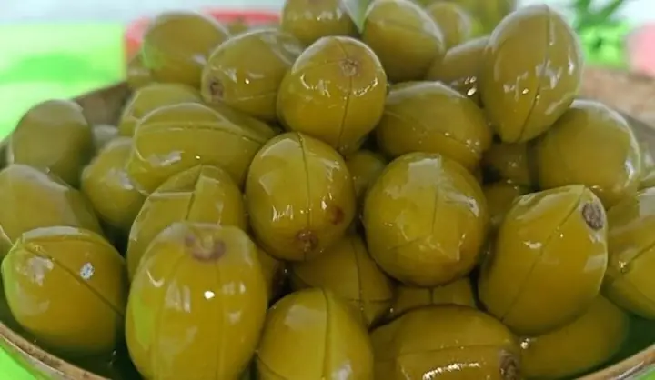 Cách Tách Hạt Trám Xanh Chuẩn Xác, An Toàn Và Hiệu Quả Nhất