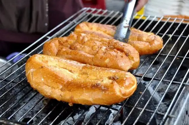 Cách Ủ Bánh Mì Nóng Giòn Chuẩn Nhà Bếp: Bỏ Túi Ngay 5 Mẹo Cực Hay