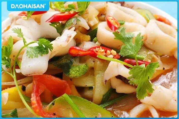 Cách Xào Mực Với Dưa Leo Cà Chua Thơm Ngon, Giòn Rụm Chuẩn Vị Nhà Hàng