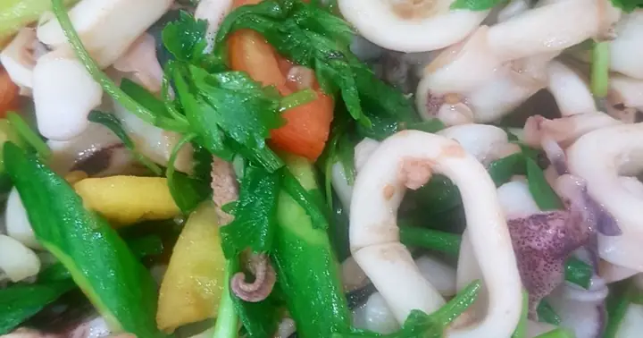 Cách Xào Mực Với Dưa Leo Cà Chua Thơm Ngon, Giòn Rụm Chuẩn Vị Nhà Hàng
