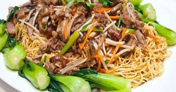Cách Xào Mì Tôm Ngon: Bí Quyết Biến Món Ăn Quen Thuộc Thành Bữa Tối Chuẩn Vị