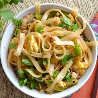 Cách Xào Phở Khô Ngon Chuẩn Vị Nhà Hàng Tại Nhà