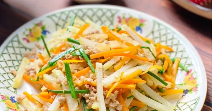 Cách Xào Su Hào Cà Rốt Ngon Giòn, Đậm Đà Chuẩn Vị Nhà Hàng
