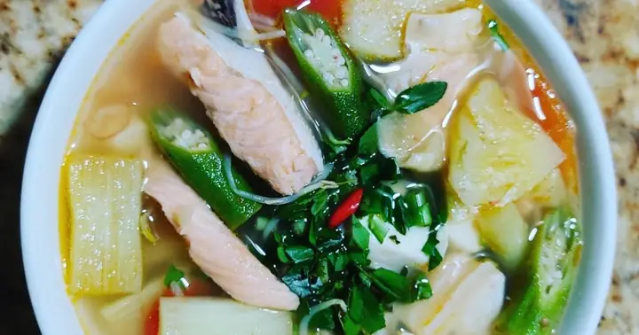 Cách Nấu Canh Chua Cá Hồi Đơn Giản Tại Nhà
