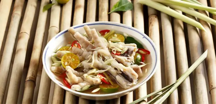 Chân Gà Ngâm Sả Tắc Để Ngoài Được Bao Lâu?