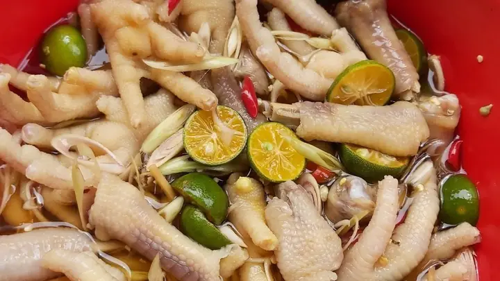 Khám Phá Xu Hướng Ẩm Thực: Chân Gà Ngâm Sả Tắc Gần Đây Có Gì Đặc Biệt?
