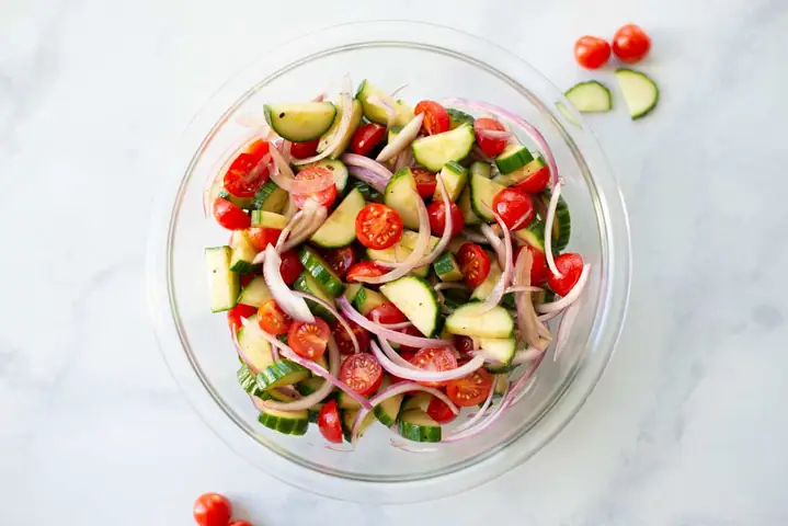 Salad Cà Chua Bi Và Dưa Chuột: Công Thức Và Lợi Ích Sức Khỏe Vượt Trội