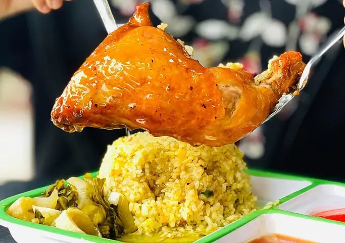 Cách Làm Cơm Gà Xối Mỡ Ngon Chuẩn Vị, Thịt Gà Giòn Rụm Ai Cũng Mê