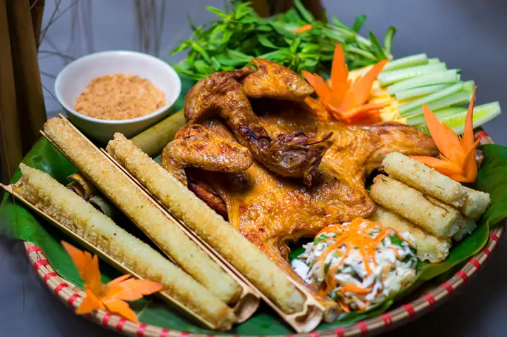 Khám Phá Vị Núi Rừng: Tổng Quan Về Cơm Lam Gà Nướng Gia Lai Khám Phá Vị Núi Rừng: Tổng Quan Về Cơm Lam Gà Nướng Gia Lai