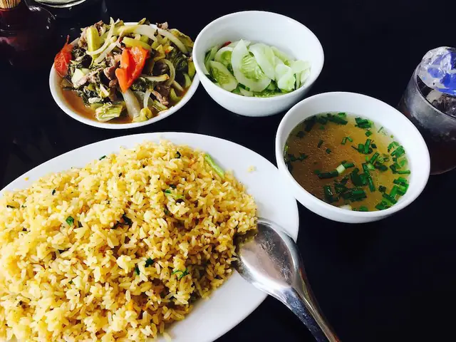 Khám Phá 10+ Quán Cơm Rang Ngon Hà Nội Được Yêu Thích Nhất
