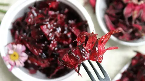 Khám Phá 12 Công Dụng Của Mứt Hoa Hồng Đối Với Sức Khỏe Và Làm Đẹp