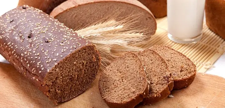 Công Thức Bánh Mì Đen: Hướng Dẫn Chi Tiết Từ Nguyên Liệu Đến Thành Phẩm