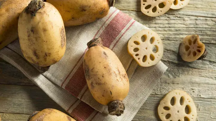 Củ Sen Luộc Bao Lâu Thì Chín? Bí Quyết Nấu Ngon, Giòn, Không Bị Đen