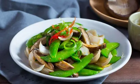 Đậu Hà Lan Xào Nấm: Công Thức Đơn Giản, Giàu Dinh Dưỡng Cho Bữa Cơm Gia Đình