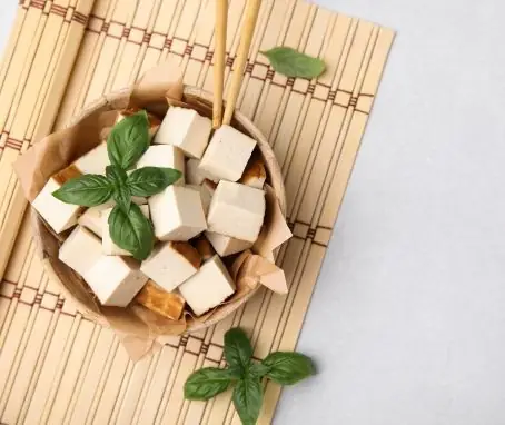 Đậu Hũ Làm Từ Gì? Khám Phá Nguyên Liệu Vàng Trong Ẩm Thực Chay