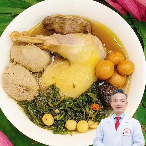 Gà Hầm Ngải Cứu Có Tác Dụng Gì? Lợi Ích Và Lưu Ý Khi Dùng