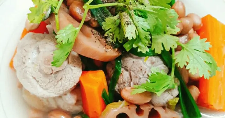 Cách Nấu Giò Heo Hầm Củ Sen Thơm Ngon, Bổ Dưỡng Cho Ngày Se Lạnh