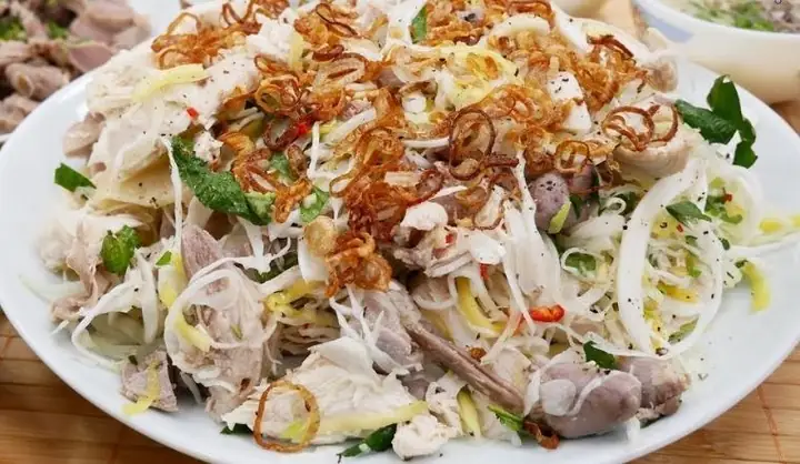 Gỏi Gà Bao Nhiêu Calo? Bảng Chi Tiết Theo Từng Món Ăn Quen Thuộc