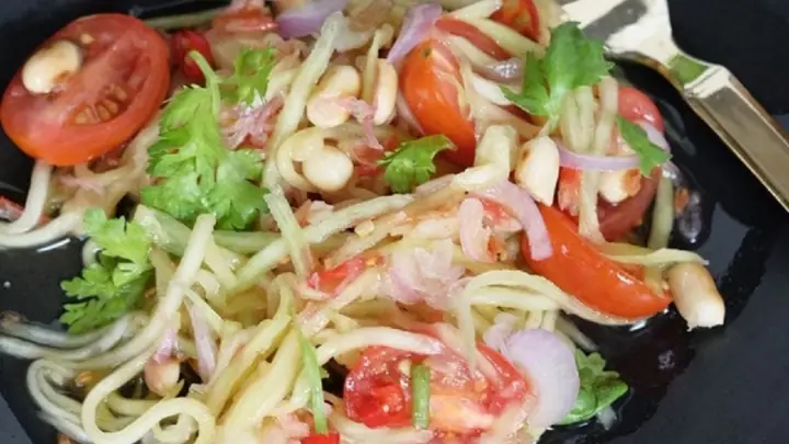 Gỏi Xoài Xanh Kiểu Thái: Công Thức Chuẩn Vị Chua Cay, Giòn Ngon Khó Cưỡng