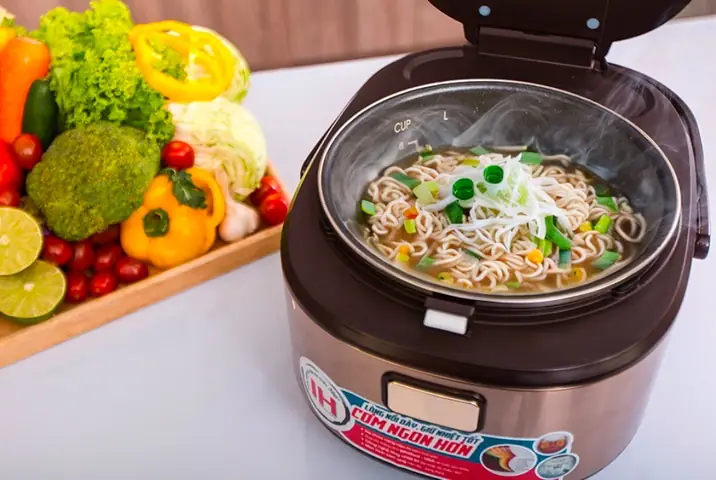 Hướng Dẫn Chi Tiết Cách Hấp Xúc Xích Bằng Nồi Cơm Điện Đơn Giản Tại Nhà
