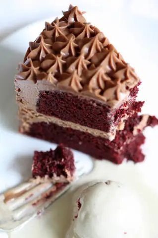 Bánh Red Velvet Sinh Nhật: Lợi Ích, Ý Nghĩa & 5 Mẫu Bánh Đẹp Nhất Năm 2026