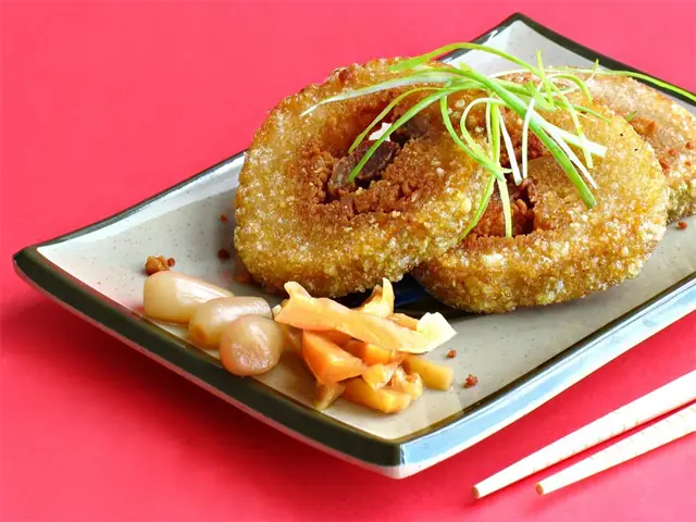 Khám Phá Ý Nghĩa Hình Ảnh Bánh Chưng Bánh Tét Trong Văn Hóa Việt Khám Phá Ý Nghĩa Hình Ảnh Bánh Chưng Bánh Tét Trong Văn Hóa Việt