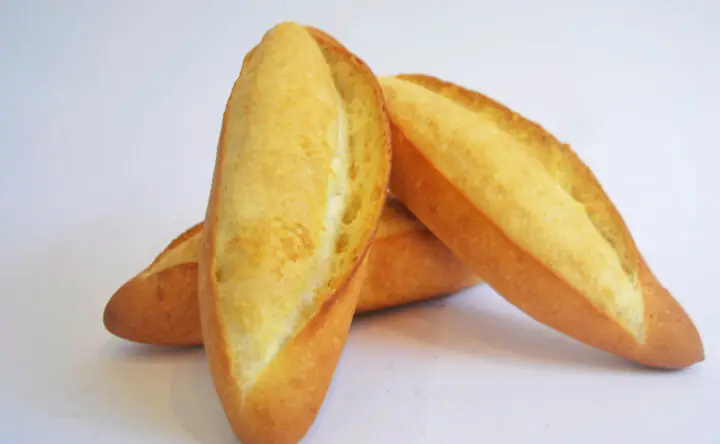 Khám Phá Ý Nghĩa Đằng Sau Hình Ảnh Bánh Mì Không Trong Ẩm Thực & Văn Hóa