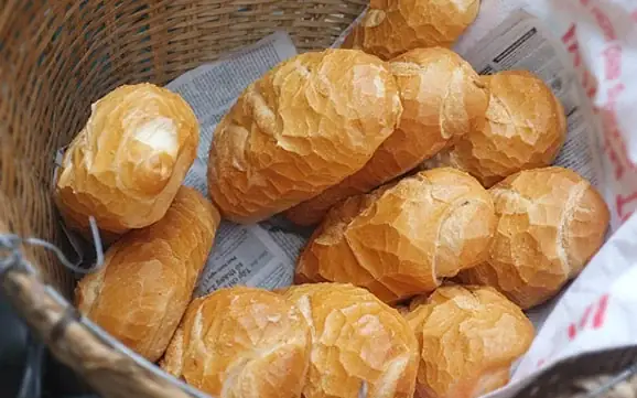 Khám Phá Ý Nghĩa Đằng Sau Hình Ảnh Bánh Mì Không Trong Ẩm Thực & Văn Hóa