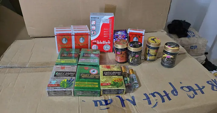 Khám Phá Sức Hút Của Hình Ảnh Chai Dầu Điều Trong Nghệ Thuật Trang Trí