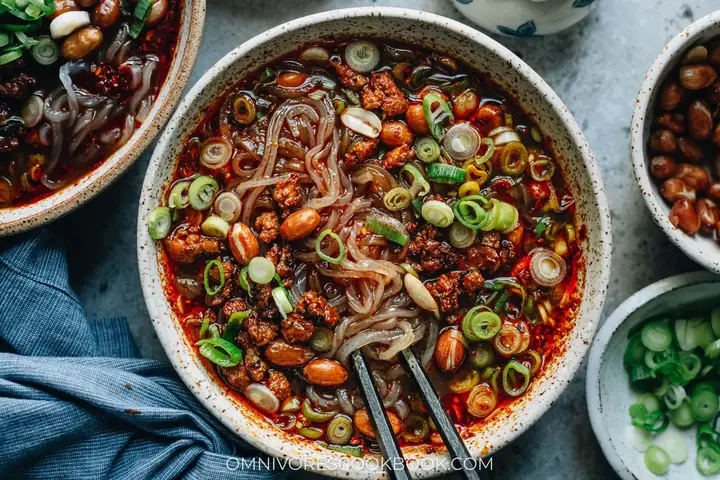 Công Thức Nấu Mì Chua Cay Ngon Chuẩn Vị Nhà Hàng