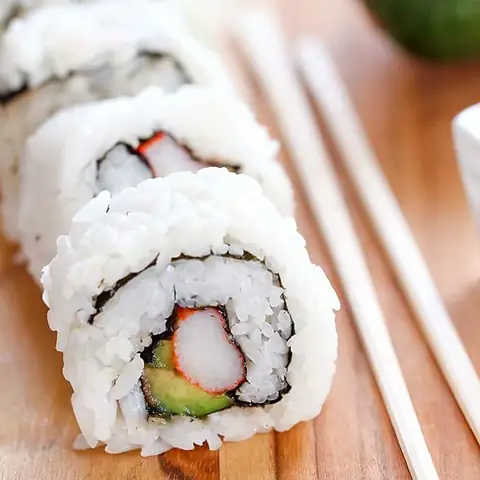 Cách Làm California Roll Sushi Chuẩn Vị Nhật Tại Nhà
